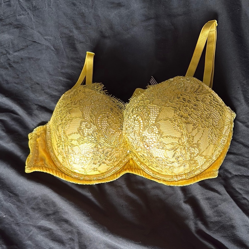 Victoria's Secret VERY SEXY PUSH UP Yellow Lace Bra